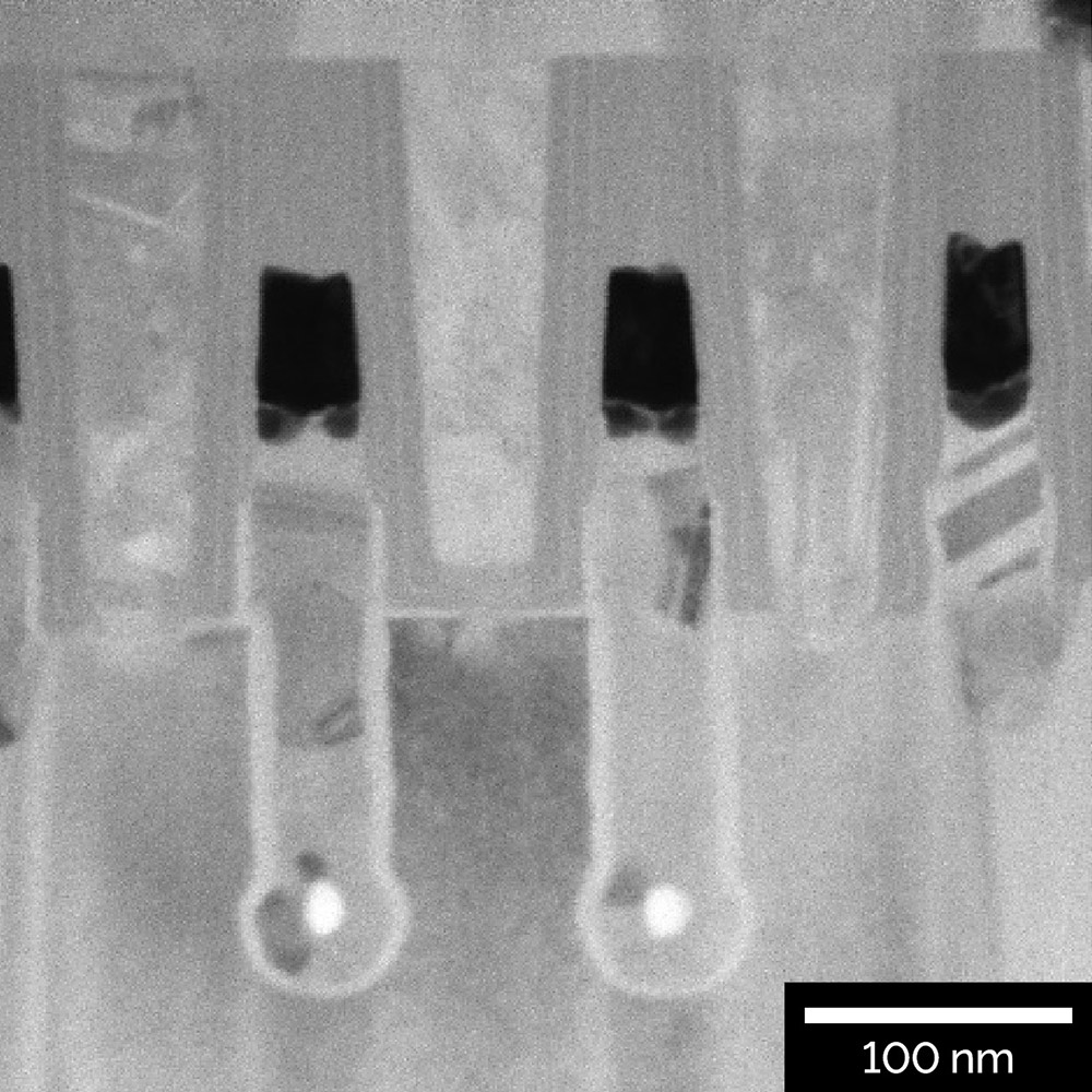 STEM-BF image of an 80 nm thick TEM lamella from a 65 nm DRAM node 