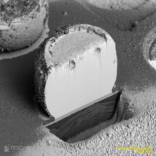Cross section of a solder ball with a diameter of 400 μm completed in 4 hours using Xe Plasma FIB and Rocking Stage for a curtaining free surface (chụp bằng Kính hiển vi điện tử quét SEM & FIB-SEM TESCAN)